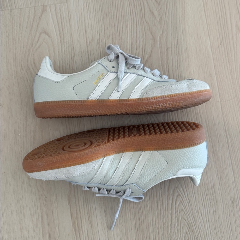 Adidas Samba Beige
Barely worn